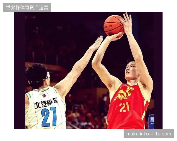 广厦核心胡金秋在季后赛中段膝盖受伤，影响了球队卫冕征程的内线终结稳定性
